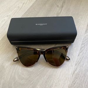 GIVENCHY Gv 7078/S Sunglasses